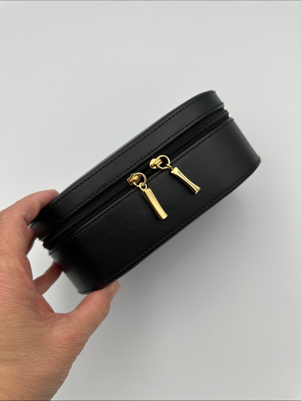 Wolf Heritage oval zip jewelry travel case - Picture 8 of 13